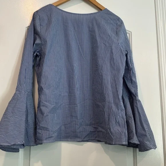 ⚫️ St. John’s Bay Striped Blue Top with Embroidered Floral Design & Flare Sleeve - Picture 6 of 7